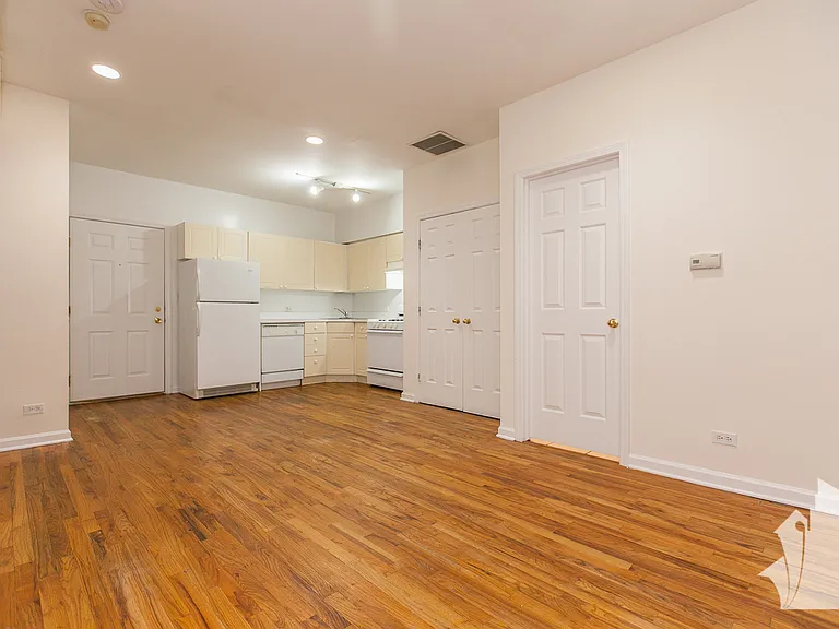 921 W Dakin St #402 — Photo 10