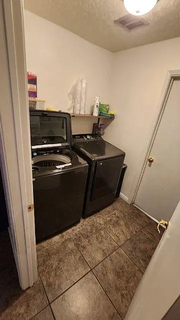 7205 Esther AVE NE - 7205 Esther AVE NE — Photo 2