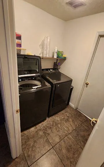 7205 Esther Ave NE — Photo 2