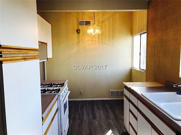 5th image of 1661 Del Mar Ave