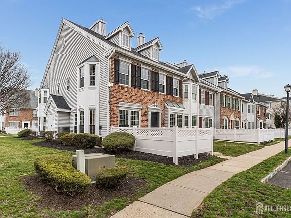 2nd image of 382 Hadleigh Ln