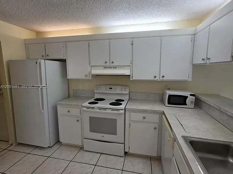 7959 NW 41st Ct #7959 — Photo 3