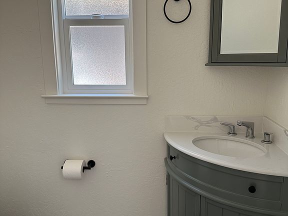 5th image of 143 College Ave