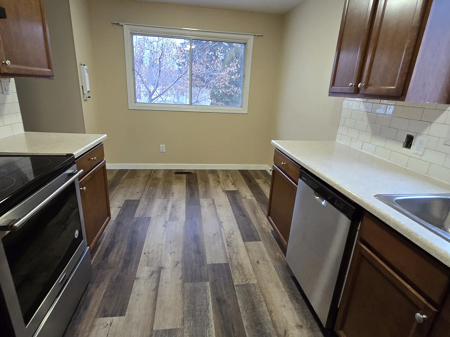 912 9 Street unit A — Photo 4