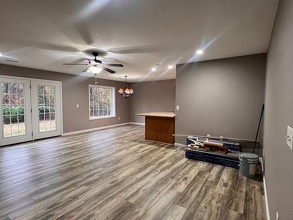 2nd image of 310 Sunny Valley Ln