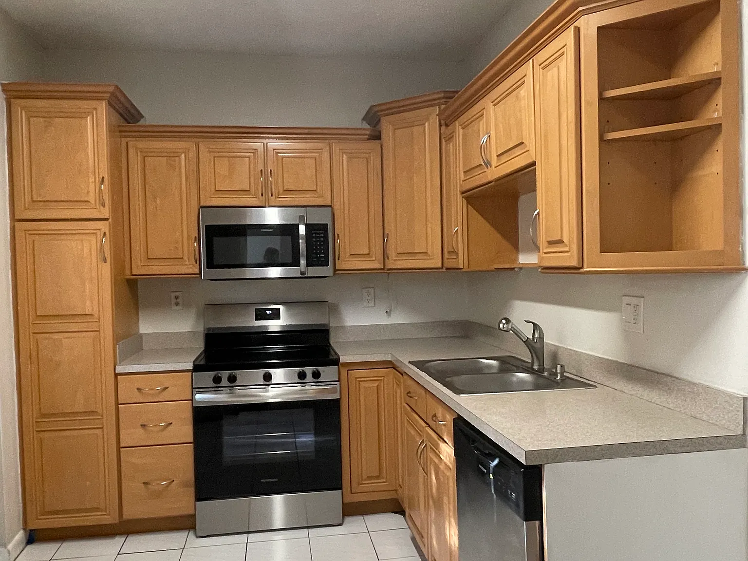 2 bed, 1076 sqft, $2,650 — Photo 4