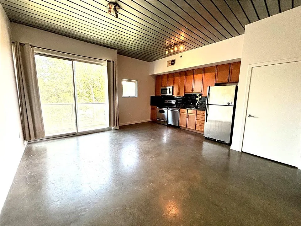 620 Glen Iris Dr NE #416