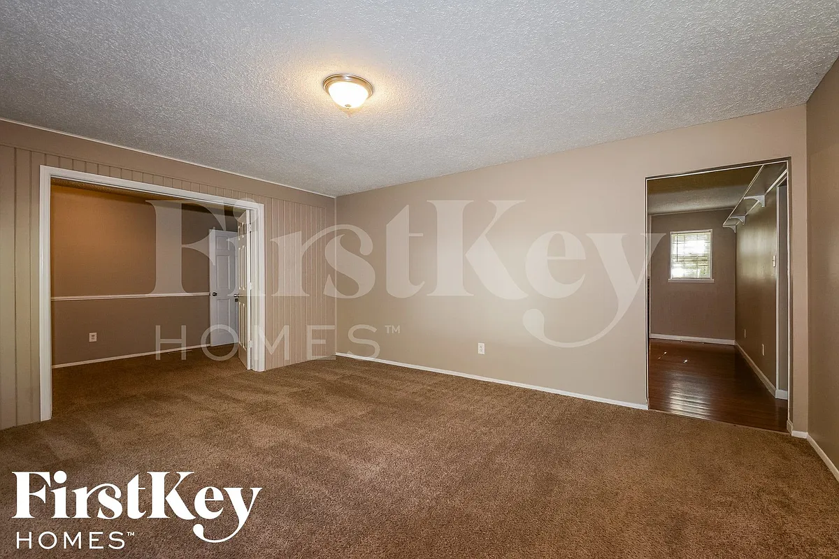 Building Photo - 6176 Silver Fox Dr
