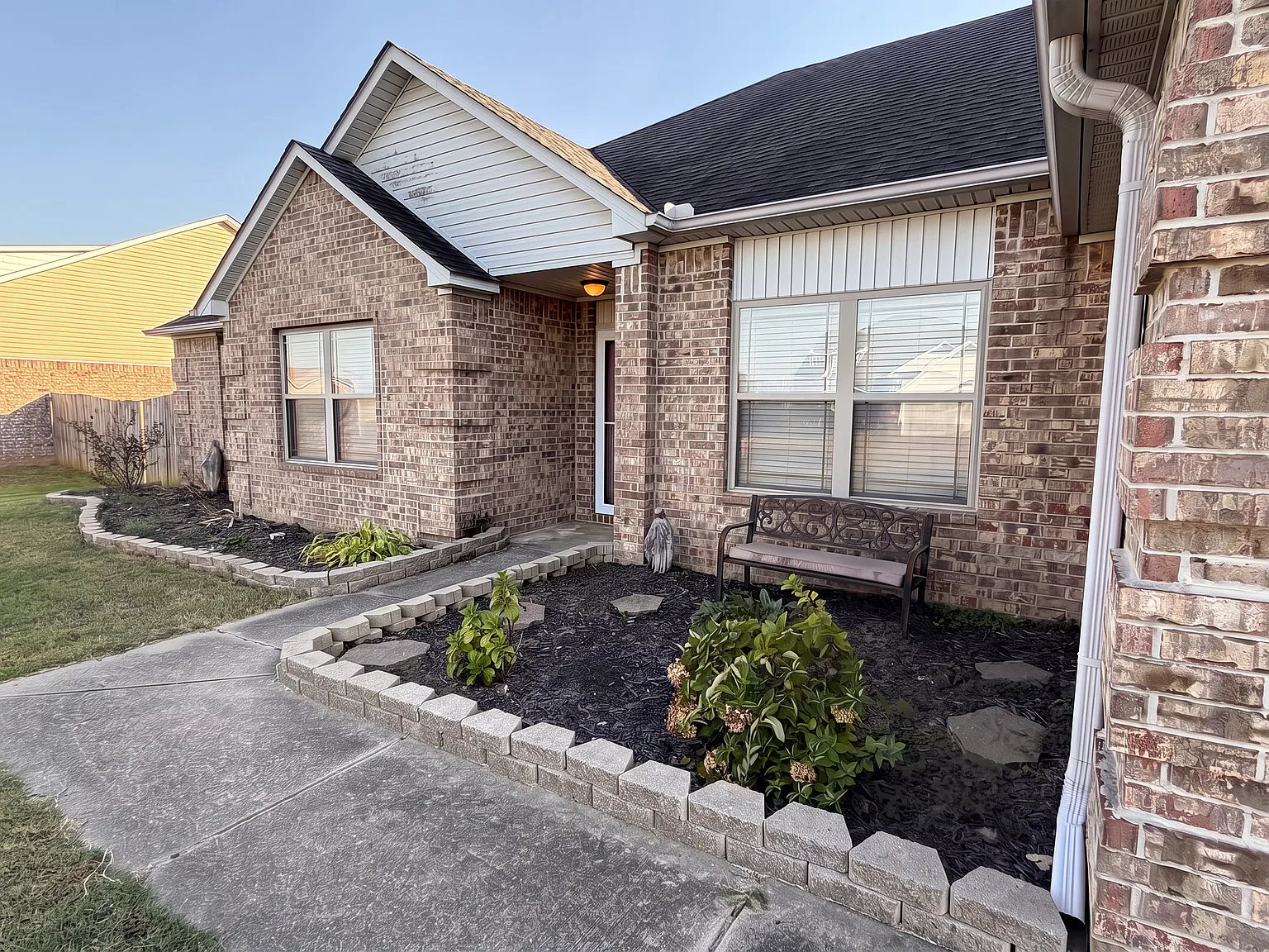 4 bed, 1853 sqft, $2,100 — Photo 4