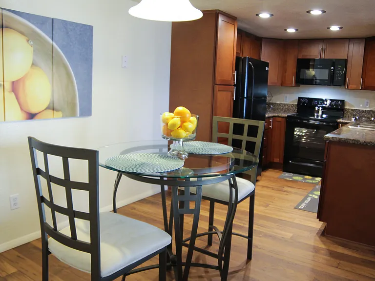 Desert Lakes Apartments — Photo 13