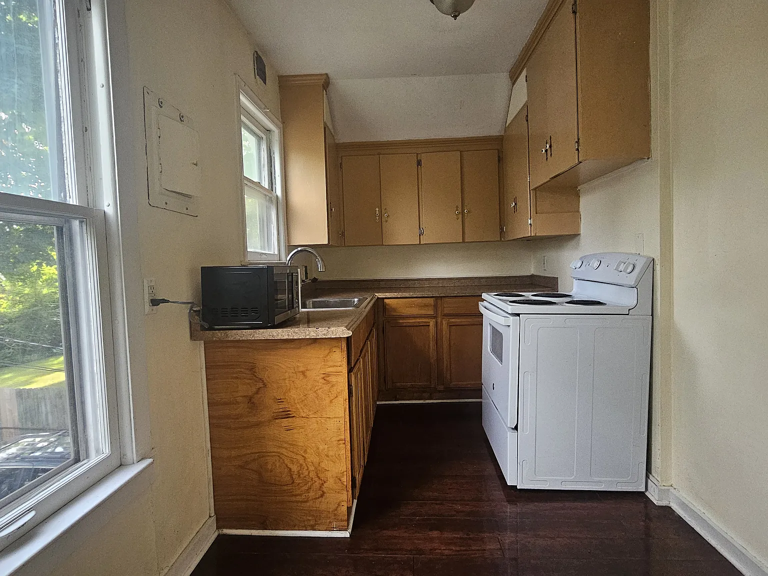 2 bed, 1000 sqft, $1,299 — Photo 2