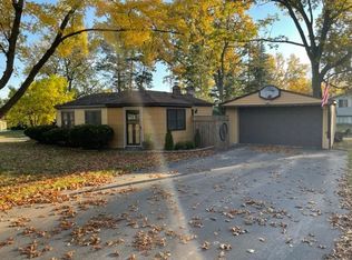 941 Shoshone Cir, Waterford, MI 48327