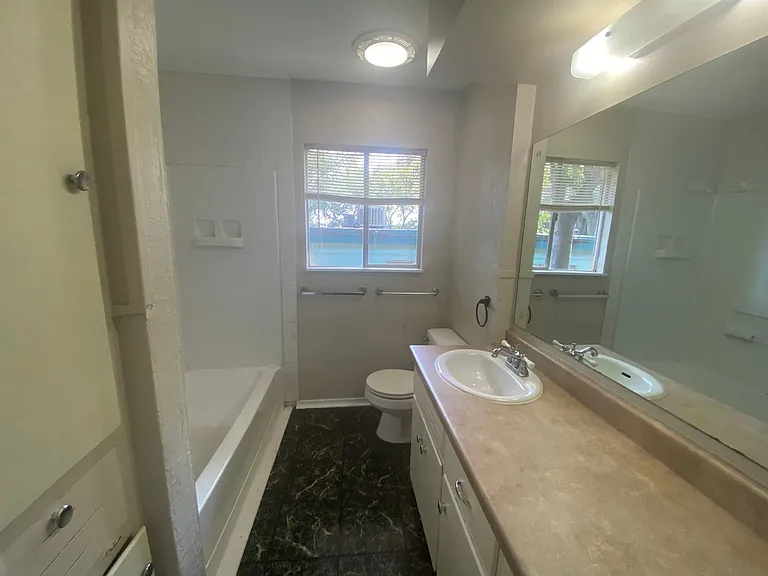 2708 Salado St #B — Photo 6