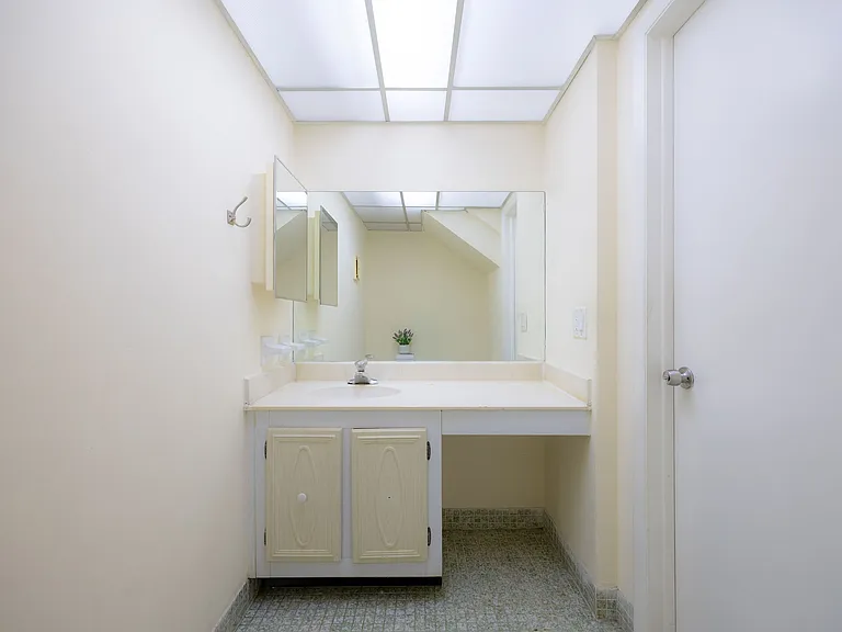 9365 Fontainebleau Blvd — Photo 4
