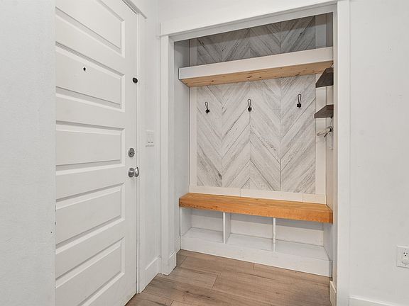 4th image of 2515 Park Dr #223
