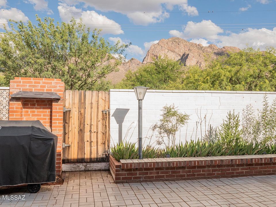 1st image of 10136 N Valle Del Oro Dr