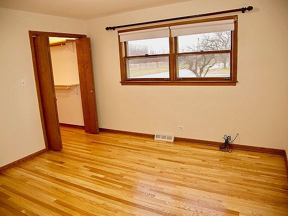 Bedroom1 w/Walk-in Closet