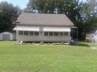 926 Sunset Dr, Saint Joseph, MO 64503