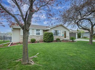 1260 Briarwood Dr, Menasha, WI 54952