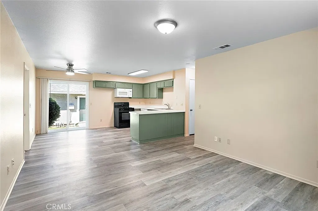 2 bed, 880 sqft, $1,950 — Photo 1