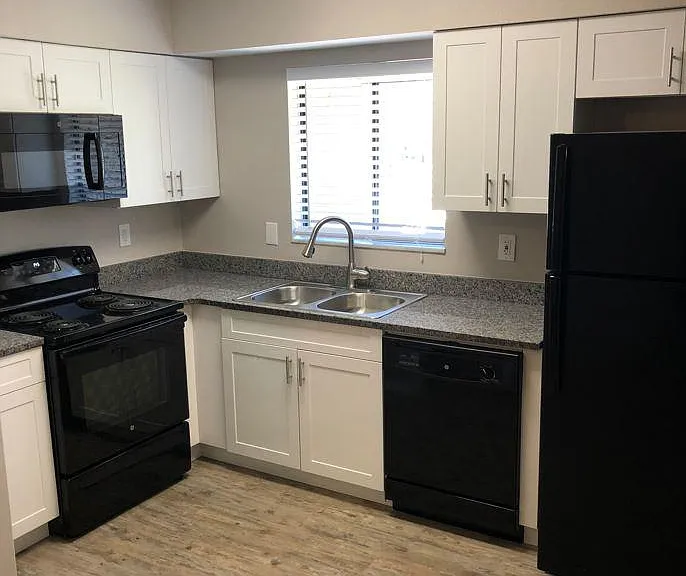 Oakbrook Village Apartments — Photo 6