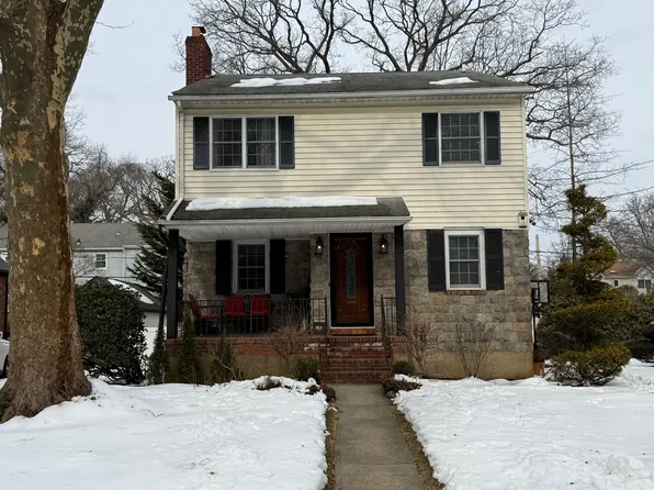 20 Mayfair Ct, Freeport, NY 11520