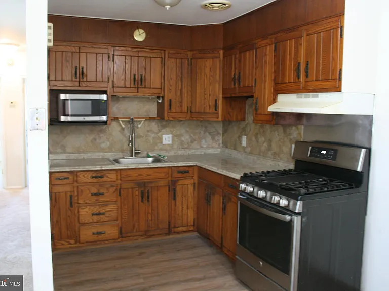 743 N Halstead St — Photo 15