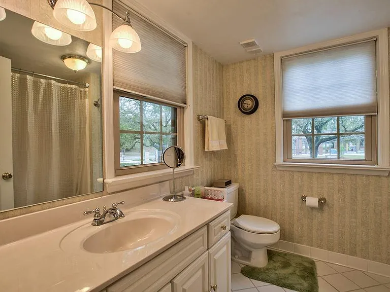 536 E Pensacola St — Photo 4