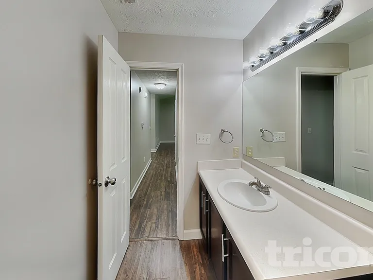 12758 Sovereign Ln — Photo 13