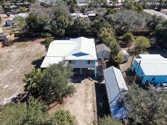 3rd image of 520 Sandy Ln