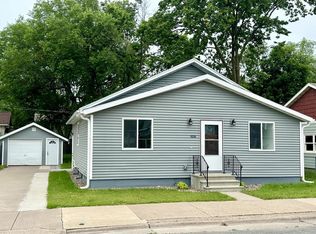 908 East Ave S, La Crosse, WI 54601