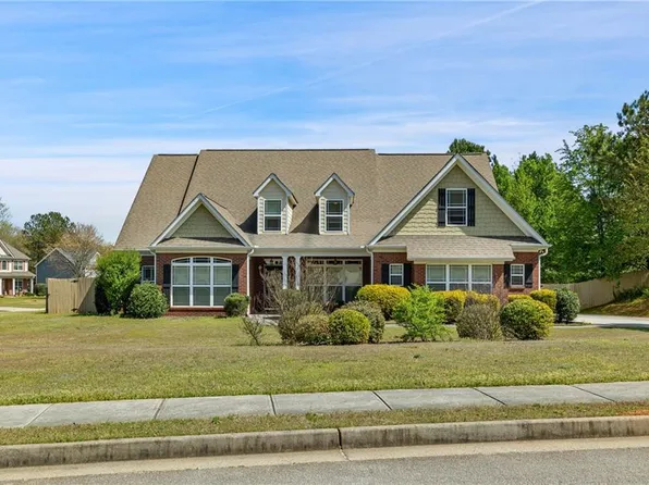 440 Nora Dr, Fayetteville, GA 30215