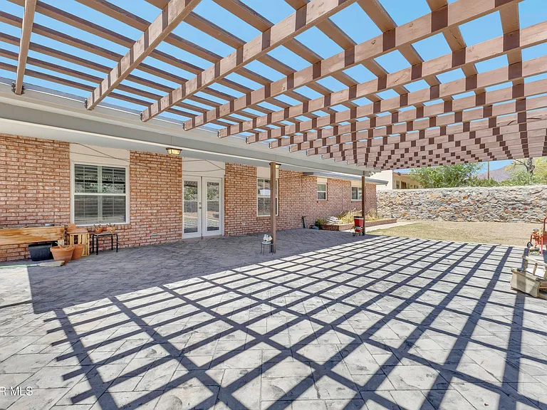7112 Ramada Dr — Photo 25