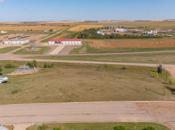 E 11th St, New England, ND 58647