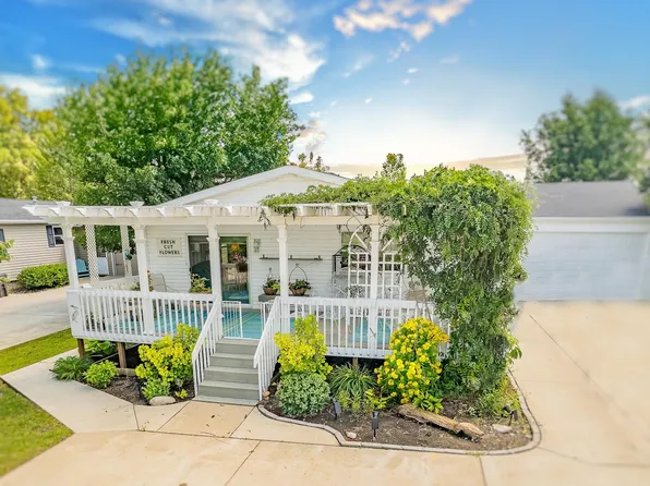 1314 Wood Duck Rd, Arnolds Park, IA 51331