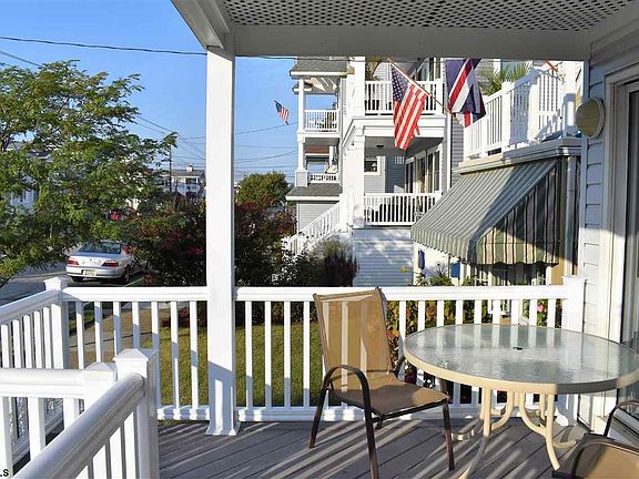4th image of 3629 Asbury Ave #1