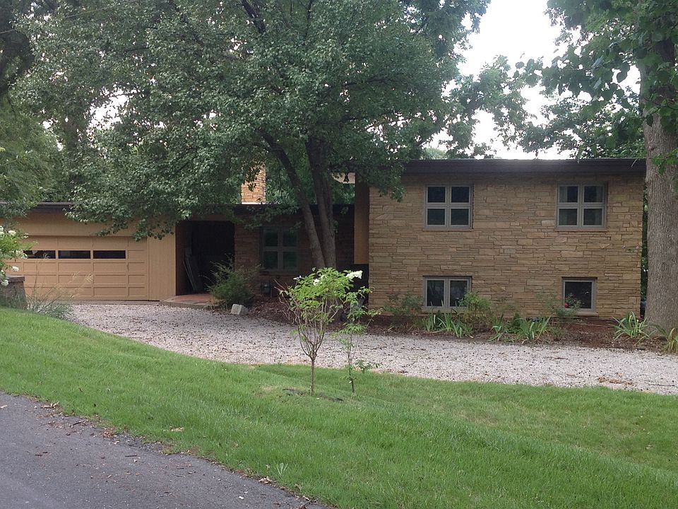 1st image of 10 Osage Dr