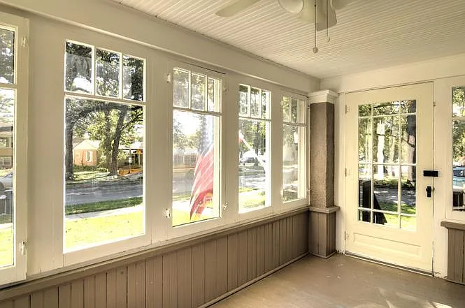 208 N Oak Ave — Photo 5