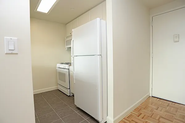 Rented by Stonehenge NYC LLC | media 7