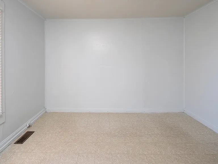 515 W Davidson Ave — Photo 2