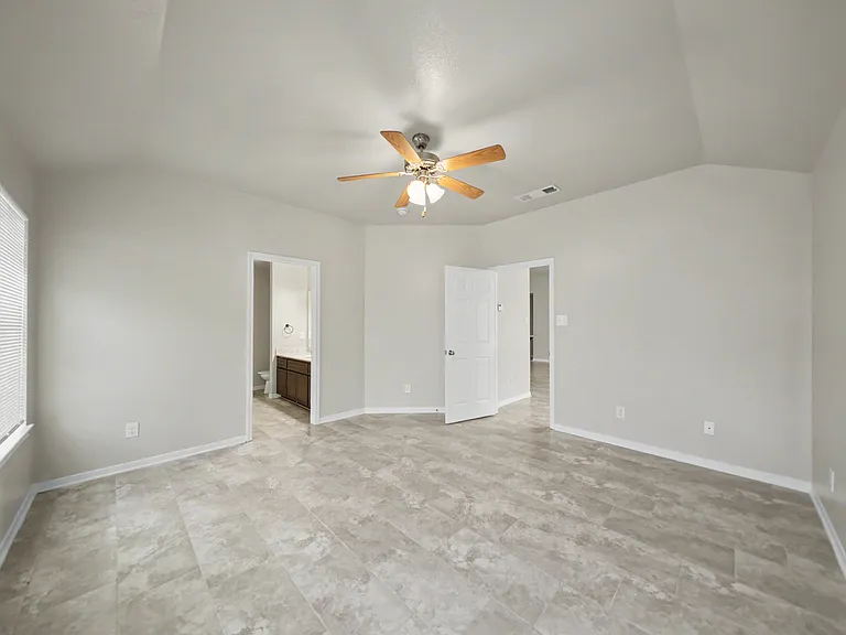 2701 Tarrant County Dr — Photo 13