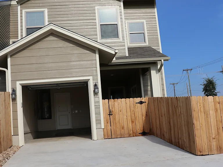 748 Westfield Blvd — Photo 16