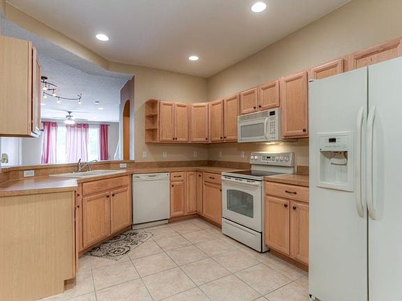 3rd image of 2126 Park Crescent Dr
