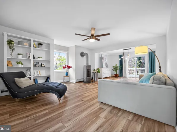 575 W Valley Rd, Wayne, PA 19087