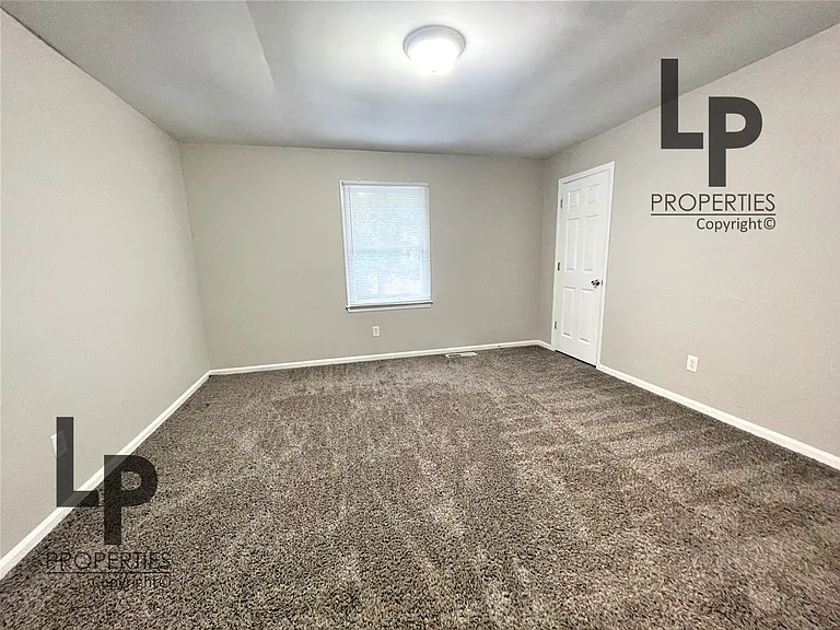 1488 Deer Lake Cir — Photo 8