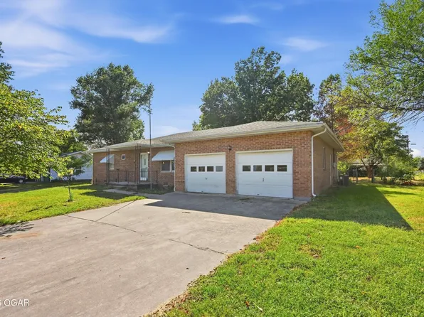 1200 Clinton St, Golden City, MO 64748