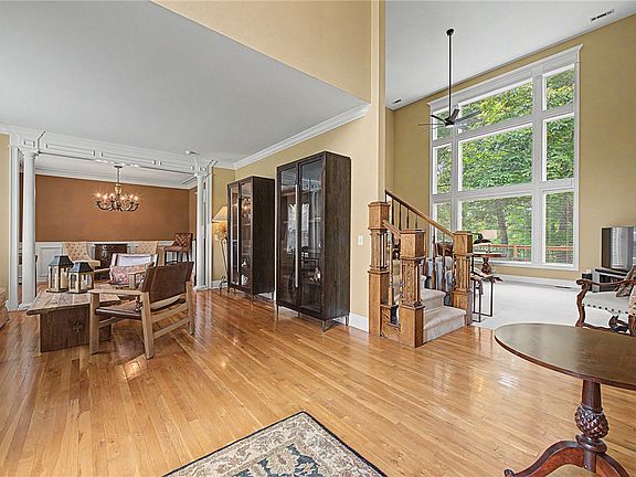 5th image of 219 Ridgefield St