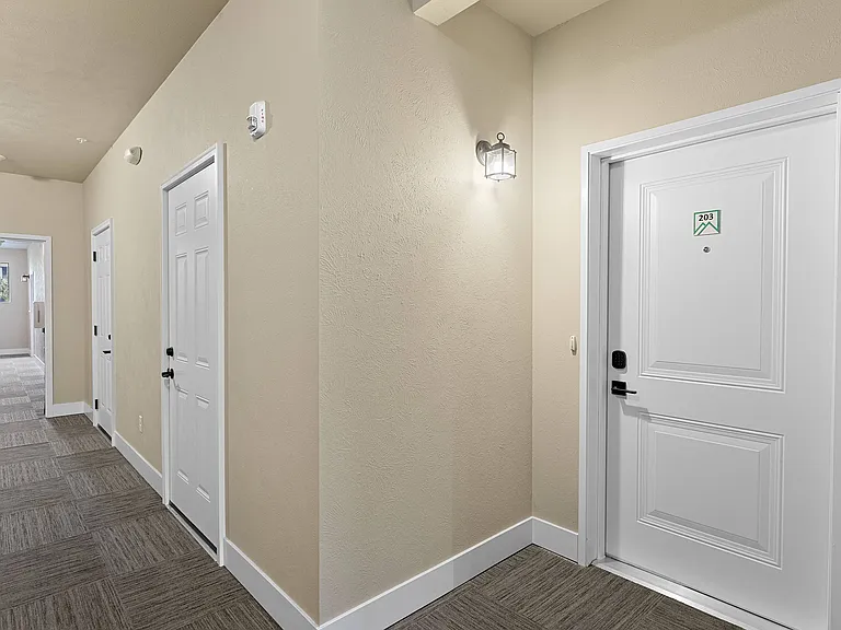 Brooklyn West Apartments — Photo 15