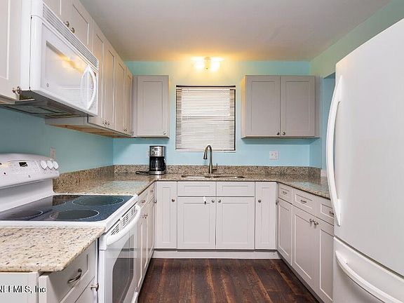 5th image of 207 9th St #A