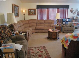 1124 E 4th Ave, Sutherlin, OR 97479